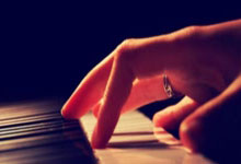 欧博官方网站:巴萨全队泡澡庆祝:75天18场不败+少赛1场仍力压皇马 弗里克封神.